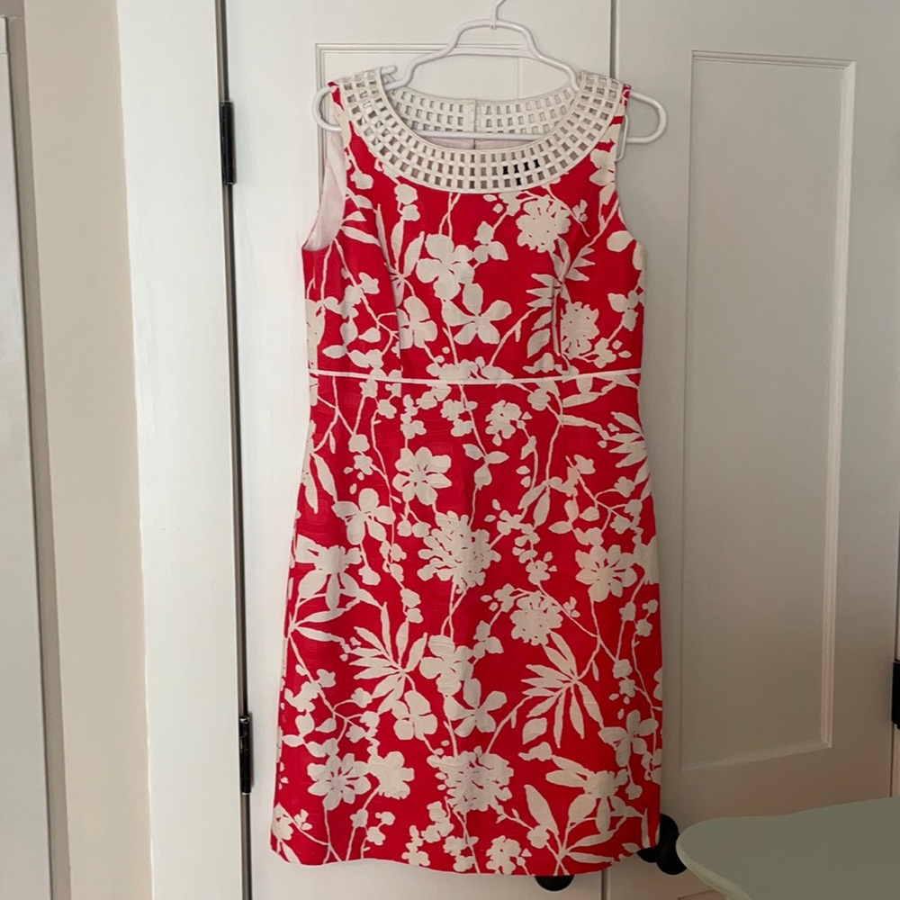 Tahari < dress